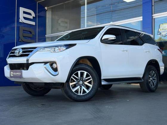 TOYOTA HILUX 2.7 SR 4X2 CD 16V FLEX 4P AUTOMÁTICO TOYOTA HILUX 2.7 SR 4X2 CD 16V FLEX 4P AUTOMÁTICO